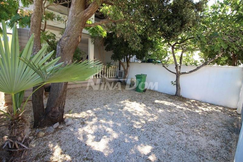 Nemovitost se 2 apartmány v blízkosti dobře udržované pláže, obchodů, kaváren - 2