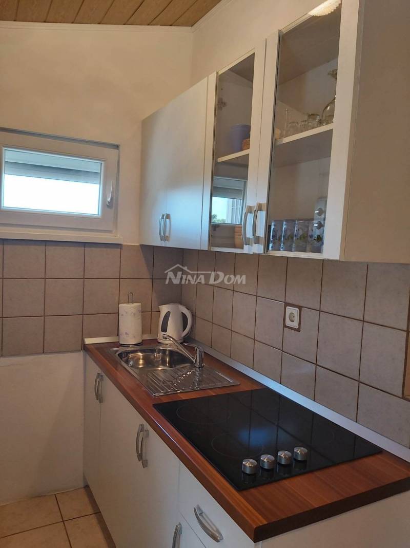 Nemovitost se 2 apartmány v blízkosti dobře udržované pláže, obchodů, kaváren - 11
