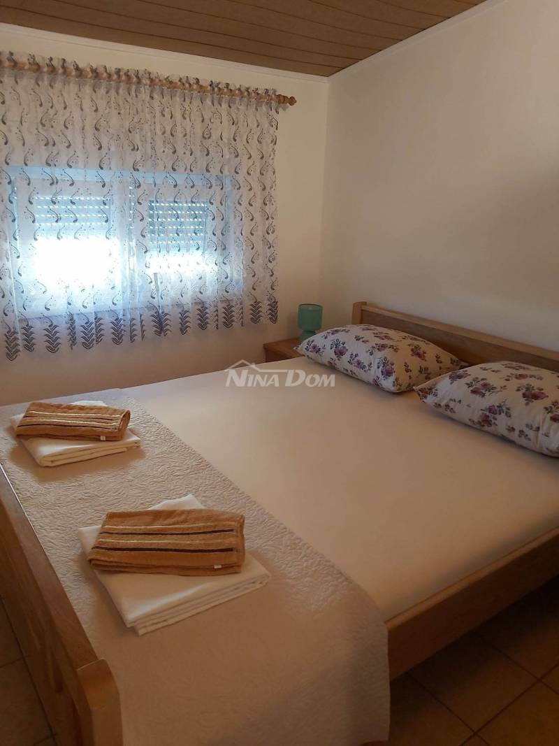 Nemovitost se 2 apartmány v blízkosti dobře udržované pláže, obchodů, kaváren - 13
