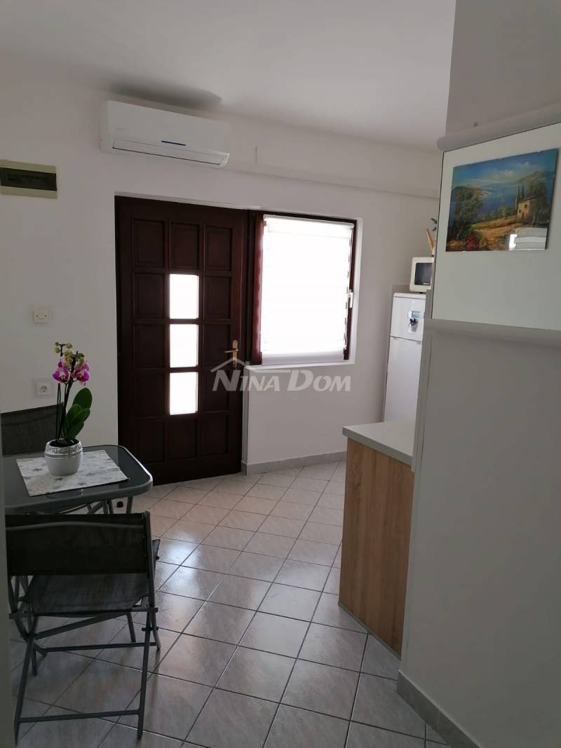 Dům se dvěma apartmány, jižní strana ostrova Vir, 120 metrů. do moře - 5