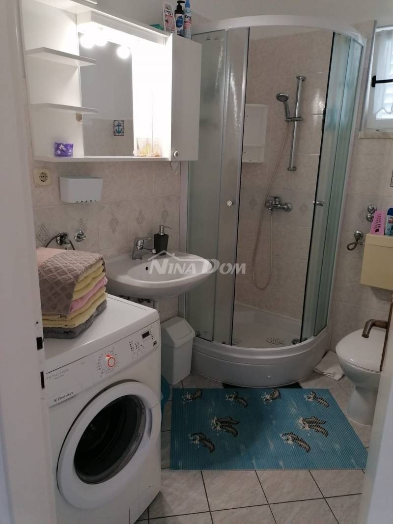 Dům se dvěma apartmány, jižní strana ostrova Vir, 120 metrů. do moře - 7