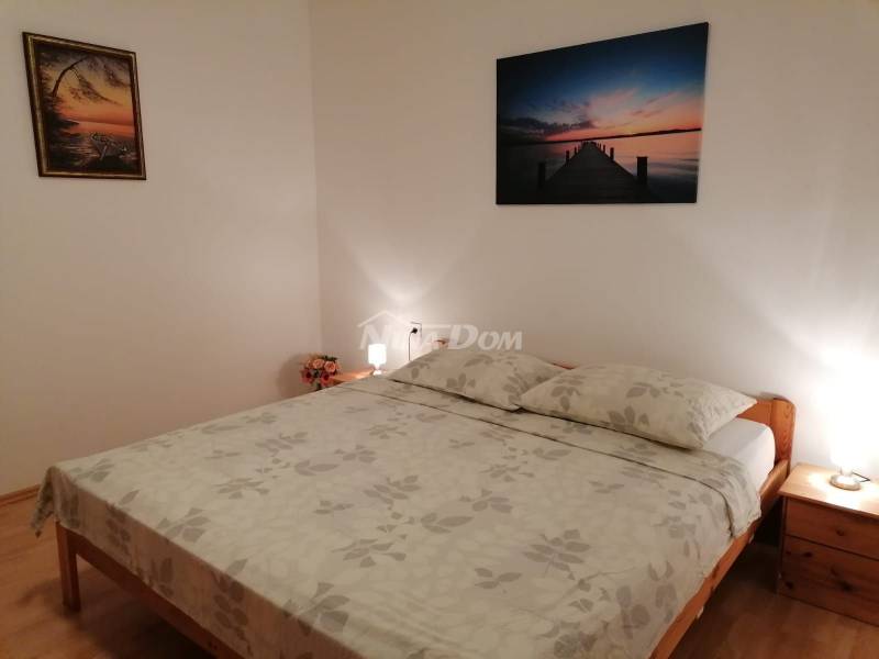 Dům se dvěma apartmány, jižní strana ostrova Vir, 120 metrů. do moře - 15