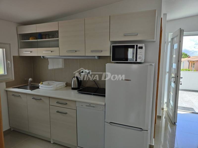 Nemovitost se dvěma apartmány, jižní strana Vir, 300 metrů od moře. - 7