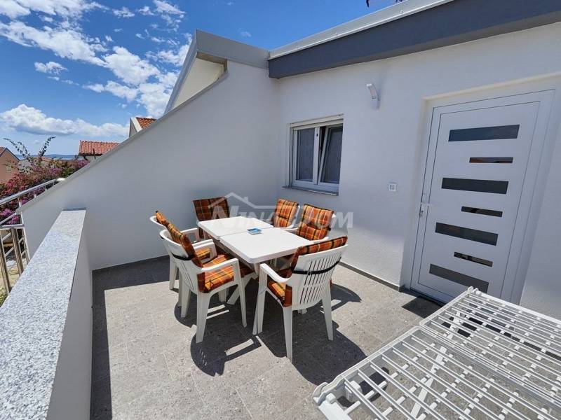 Nemovitost se dvěma apartmány, jižní strana Vir, 300 metrů od moře. - 14