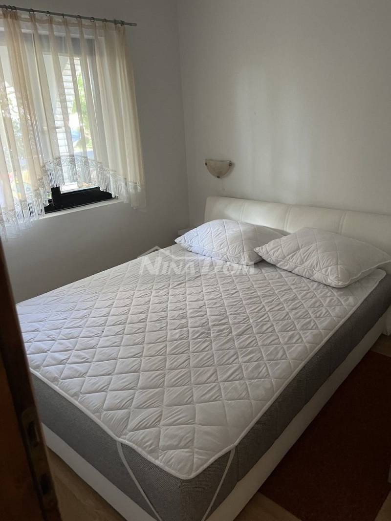 Rekreační objekt (polovina) se dvěma samostatnými apartmány - 8