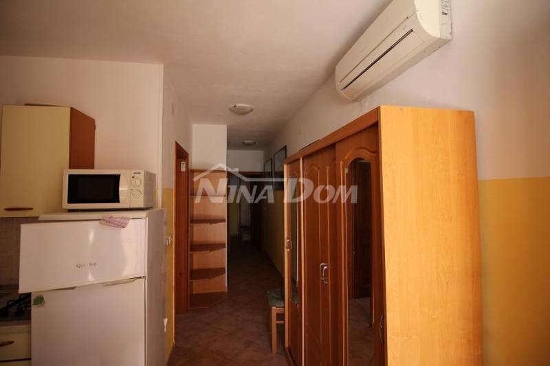 Dvojdům se dvěma krásnými samostatnými apartmány 50 metrů od moře. - 12