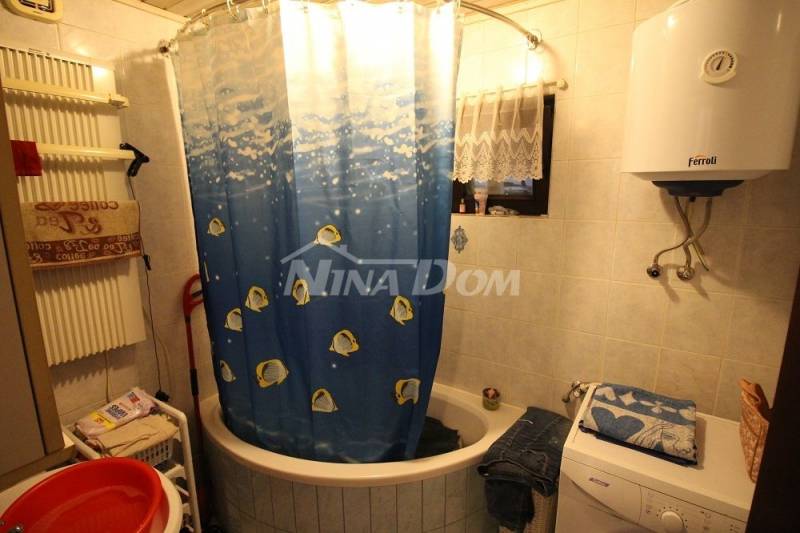 Dvojdům se dvěma apartmány 50 metrů od moře. - 9