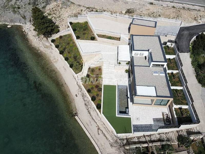 Designová vila v první řadě - 3