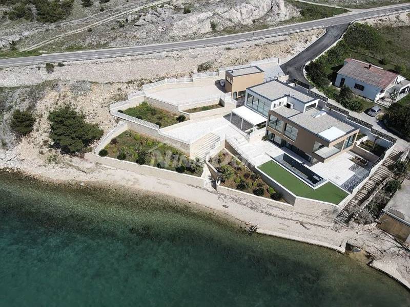 Designová vila v první řadě - 4