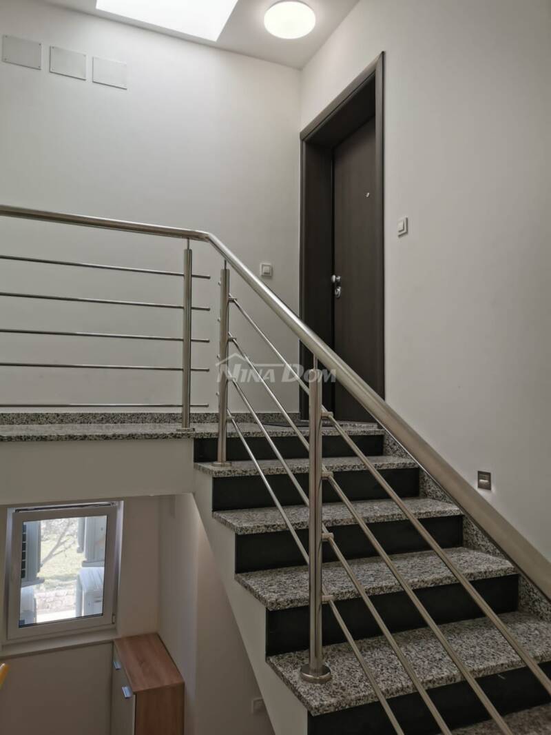 Luxusní apartmán s výhledem na moře, 2. patro, centrum ostrova Vir - 3