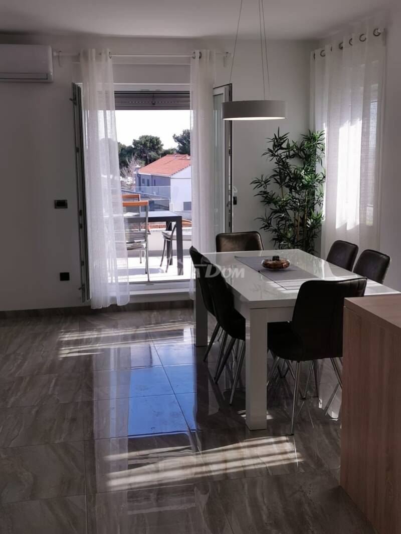 Luxusní apartmán s výhledem na moře, 2. patro, centrum ostrova Vir - 15