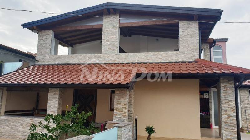 House Vir with 4 residential units - 2