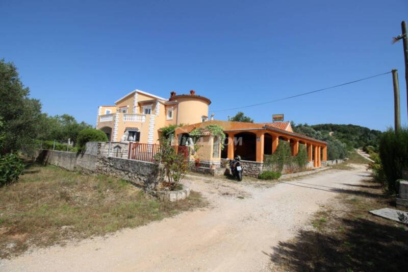 Dům a restaurace v Preko - 1