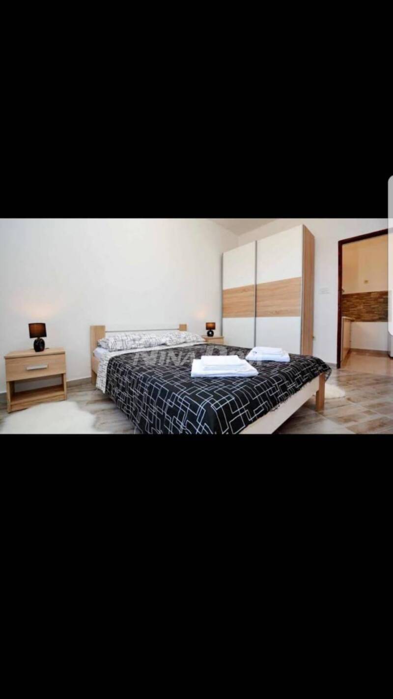 Dům a restaurace v Preko - 10