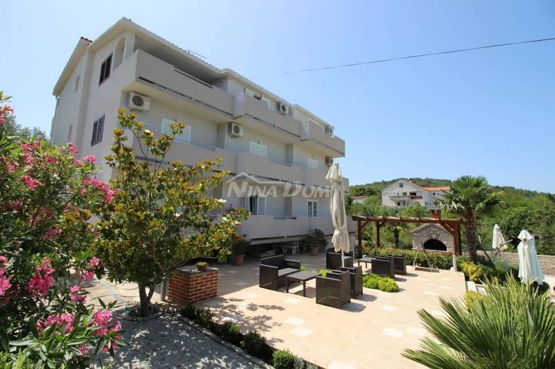 Dům s apartmány a bazénem - 5