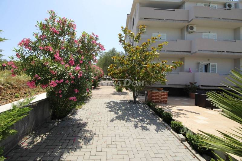 Dům s apartmány a bazénem - 9