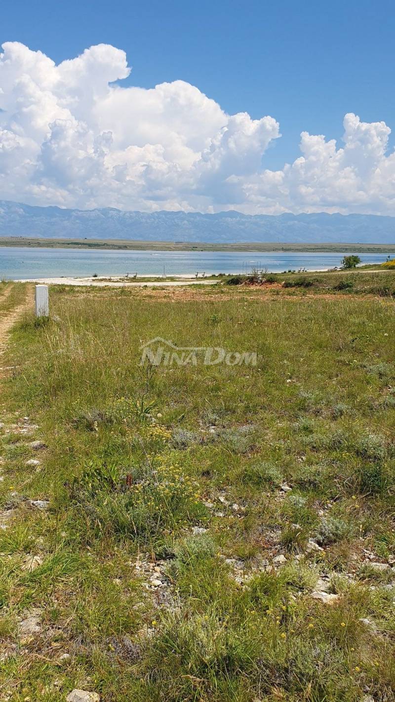 Pozemek 300 m2, nutná příprava UPU a 70 metrů k moři. - 3
