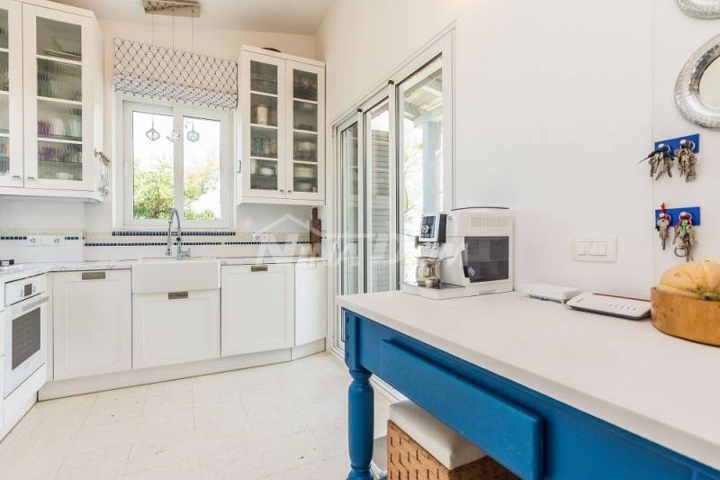 1 row to the sea, single-storey house with panoramic views. - 12