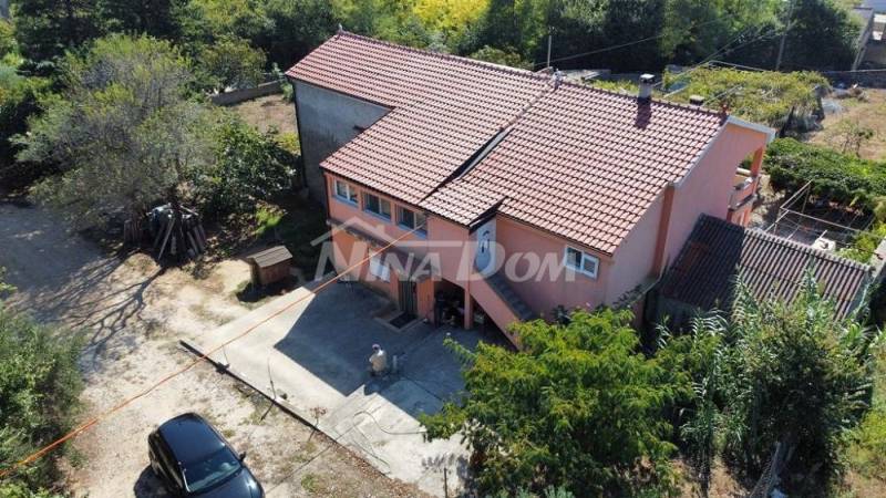 Rodinná nemovitost s krásným olivovým hájem a vinicí - 4