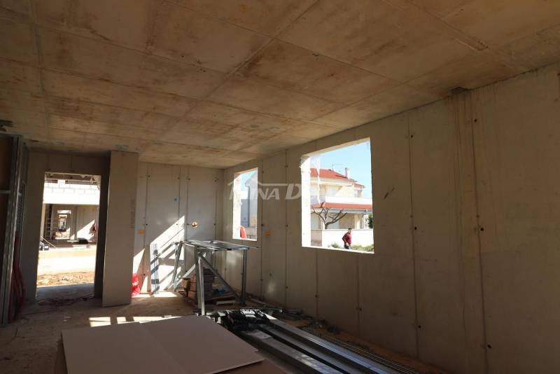 LUXUSNÍ VILA S BAZÉNEM / RD / PRIVLAKA - 6