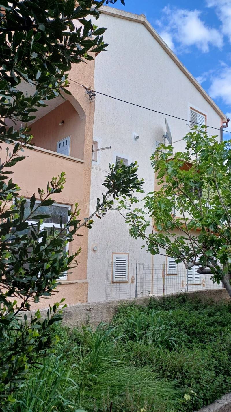 SEMI-DETACHED FAMILY HOUSE / TWO RESIDENTIAL UNITS - 3