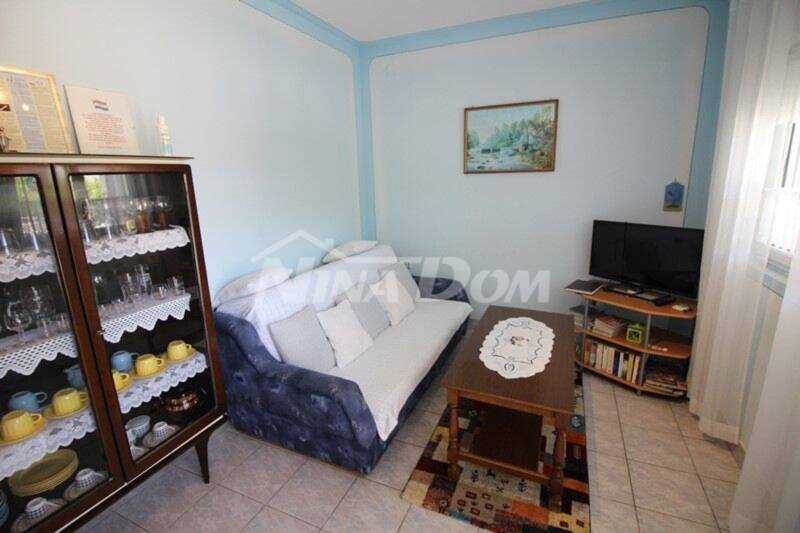 Pěkně zařízený pozemek se dvěma apartmány, garáží se zahradou - 11