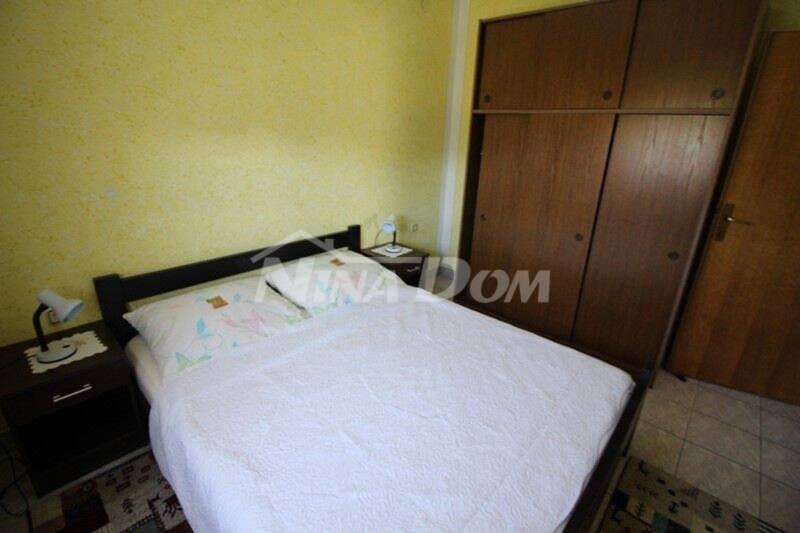 Pěkně zařízený pozemek se dvěma apartmány, garáží se zahradou - 15