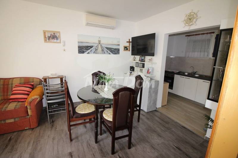 Rodinný samostatně stojící dům se dvěma bytovými jednotkami - 8