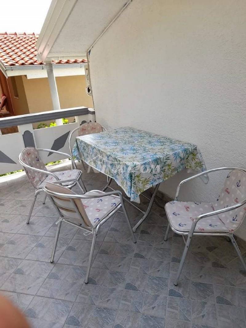 Rodinný samostatně stojící dům se dvěma bytovými jednotkami - 13