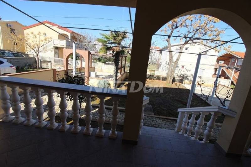 Rodinný dům se dvěma samostatnými apartmány s krásnou zahradou - 6