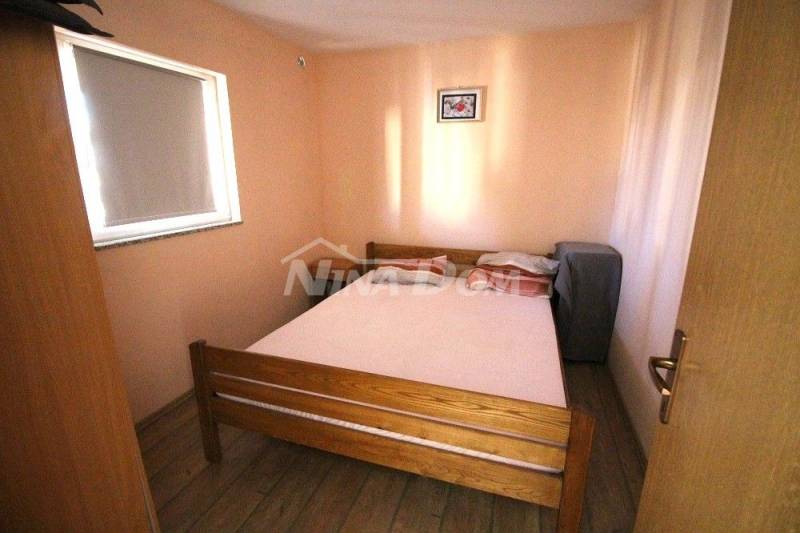 Rodinný dům se dvěma samostatnými apartmány s krásnou zahradou - 8