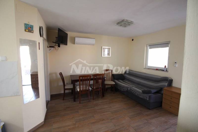 Rodinný dům se dvěma samostatnými apartmány s krásnou zahradou - 10