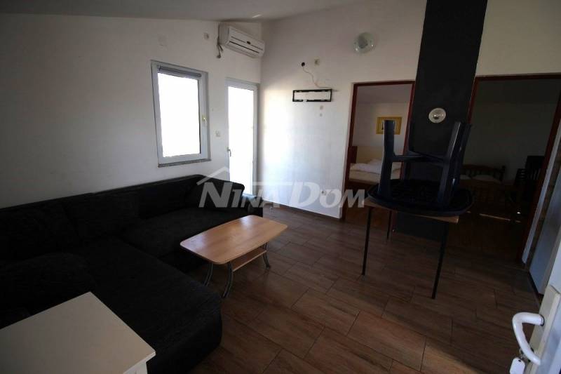 Rodinný dům se dvěma samostatnými apartmány s krásnou zahradou - 12