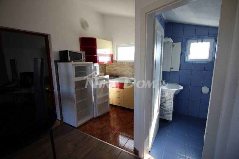 Rodinný dům se dvěma samostatnými apartmány s krásnou zahradou - 13