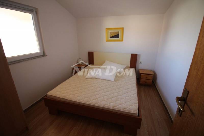 Rodinný dům se dvěma samostatnými apartmány s krásnou zahradou - 14
