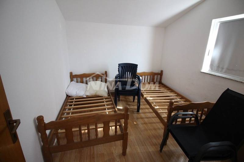 Rodinný dům se dvěma samostatnými apartmány s krásnou zahradou - 15