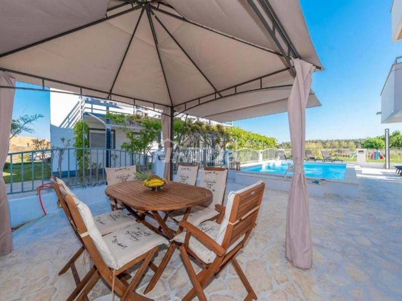 APARTMÁNOVÝ DŮM - 150 M OD MOŘE - 3 APARTMÁNY - 14