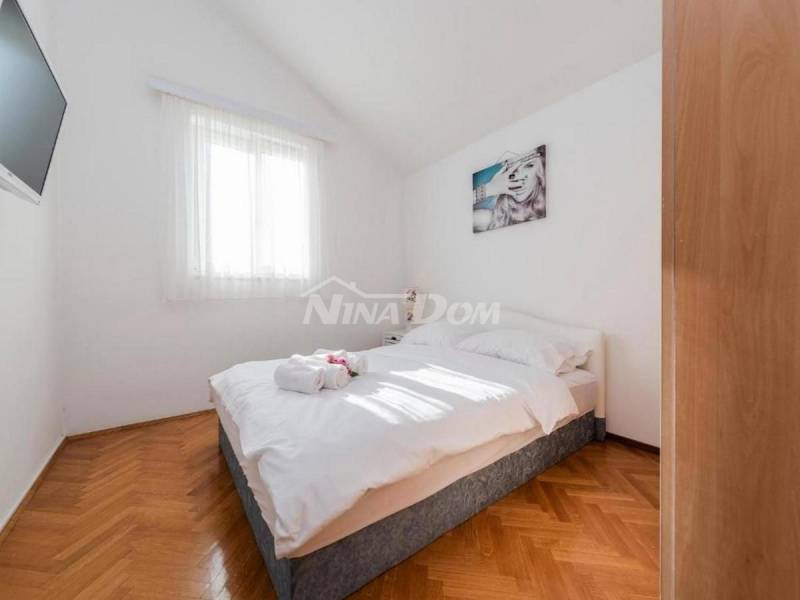 APARTMÁNOVÝ DŮM - 150 M OD MOŘE - 3 APARTMÁNY - 15