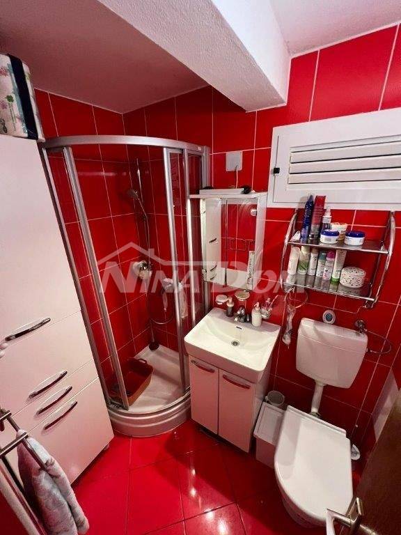 Samostatně stojící rodinný dům se třemi bytovými jednotkami - 14
