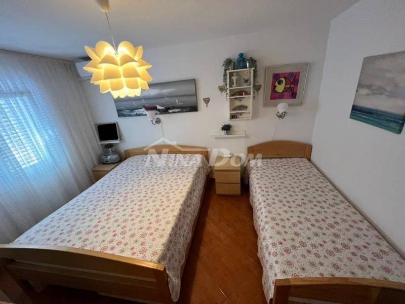Samostatně stojící rodinný dům se třemi bytovými jednotkami - 15