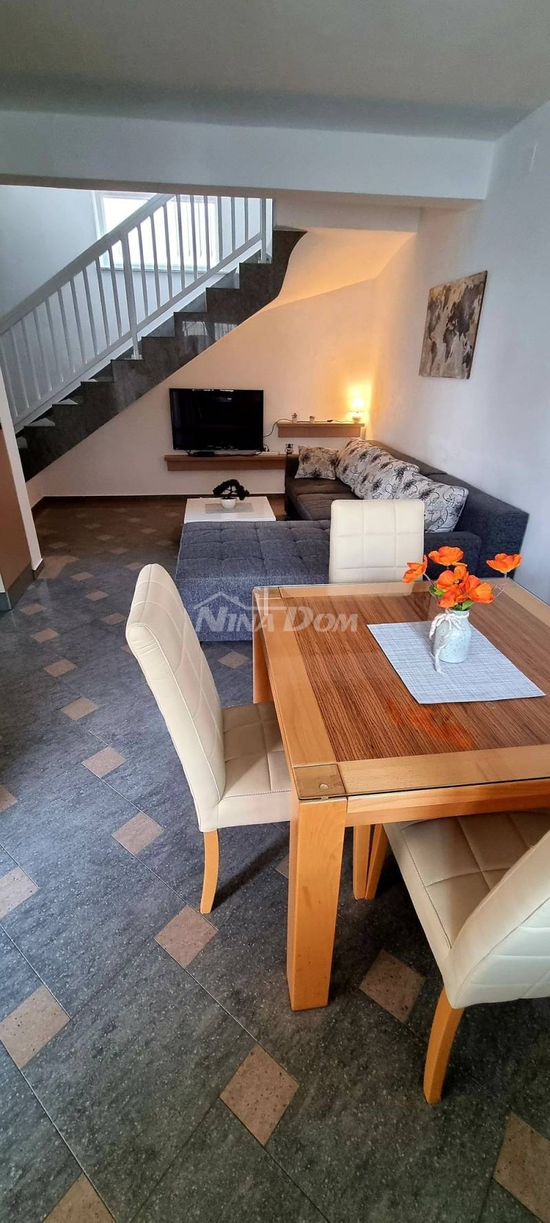 Nemovitost s dvoupodlažními apartmány 80 metrů od moře. - 6