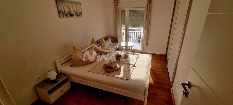Nemovitost s dvoupodlažními apartmány 80 metrů od moře. - 10
