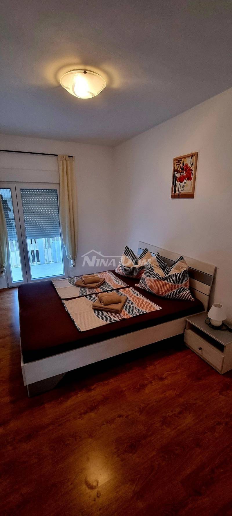 Nemovitost s dvoupodlažními apartmány 80 metrů od moře. - 11
