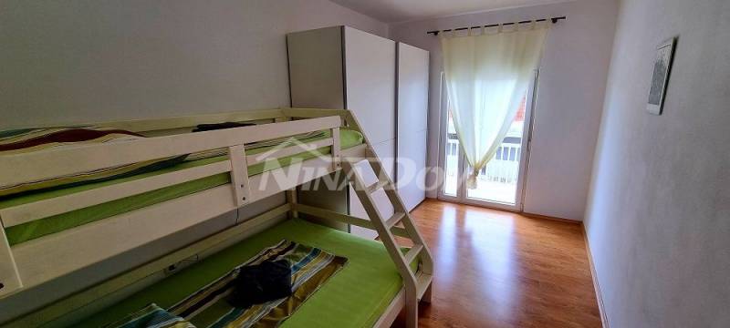 Nemovitost s dvoupodlažními apartmány 80 metrů od moře. - 14