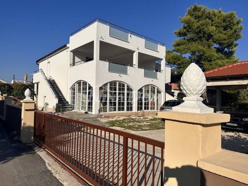Samostatně stojící dům 85 metrů. k moři, jižní straně ostrova Vir. - 4