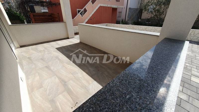 Nově postavená nemovitost se dvěma krásnými dvoupokojovými apartmány. - 9