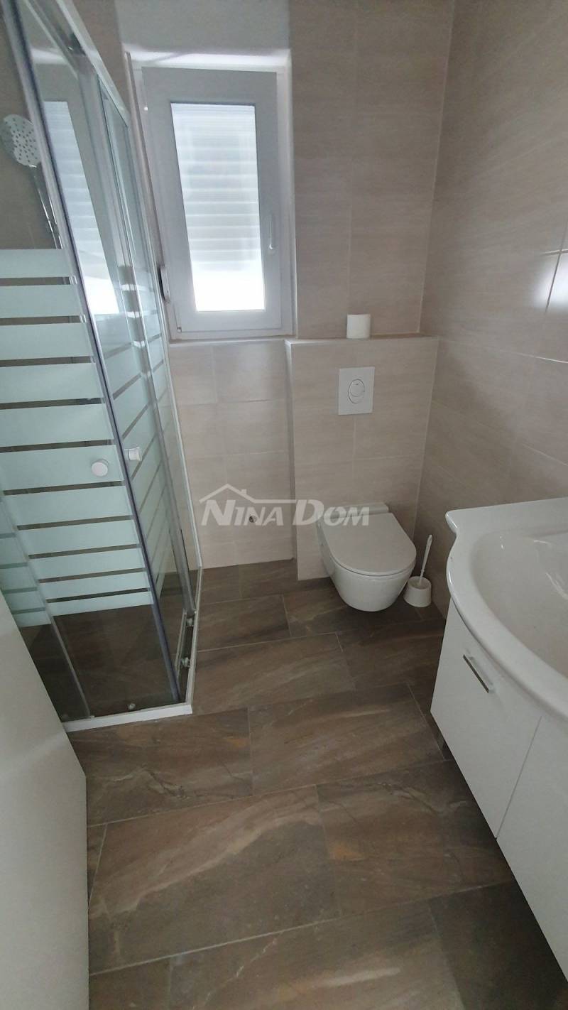Nově postavená nemovitost se dvěma krásnými dvoupokojovými apartmány. - 13