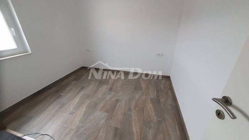 Nově postavená nemovitost se dvěma krásnými dvoupokojovými apartmány. - 14