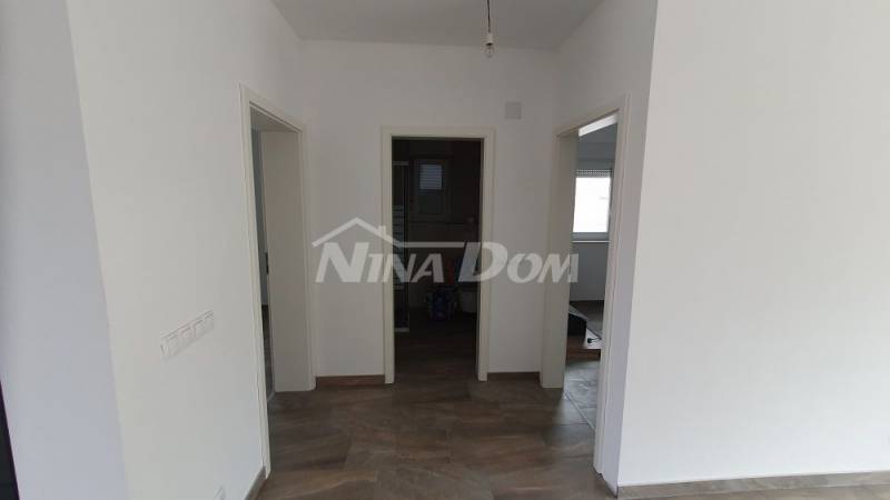 Nově postavená nemovitost se dvěma krásnými dvoupokojovými apartmány. - 15