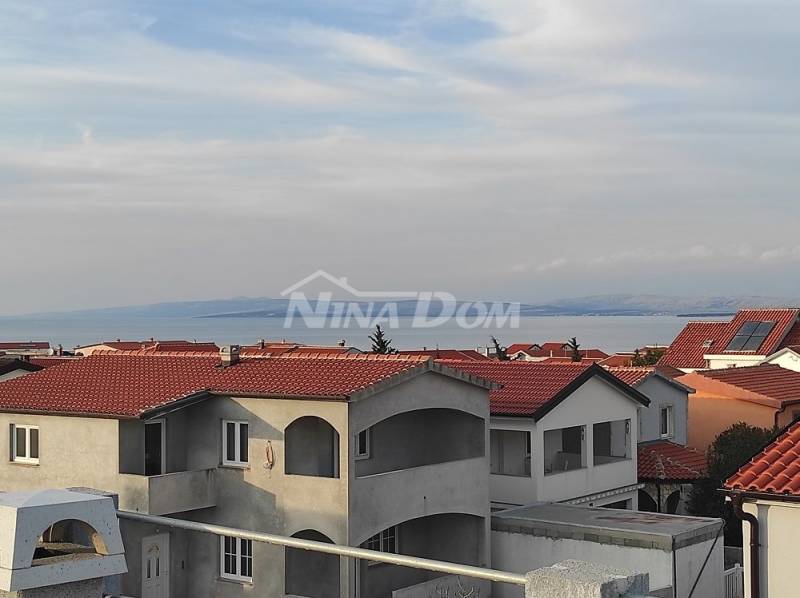 Nemovitost se 4 apartmány, střešní terasou s výhledem na moře a Velebit. - 7